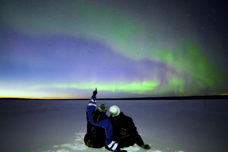 From Rovaniemi: Lakeside Auroras Paparazzi Photography - Expert Guides Double as Aurora Photographers