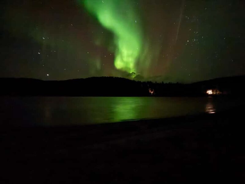 From Saariselkä/Inari: Aurora Hunting Tour, campfire&snacks - The Active Aurora Chase in Lapland