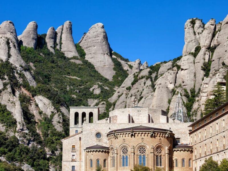 From Salou: Montserrat Monastery and 4 hours in Barcelona - Key Points
