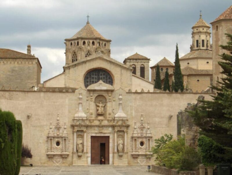 From Salou: Tour Poblet, Wines & Sitges - Discover the Historic Poblet Monastery