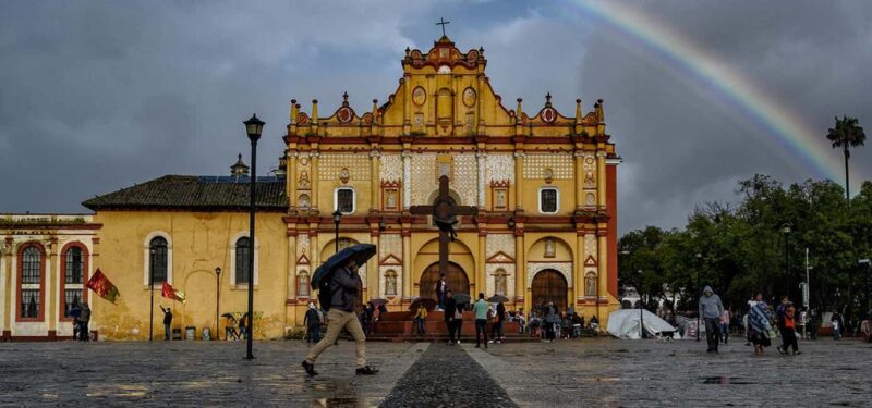 From San Cristóbal: Walking City tour - Logistics and Guide Languages