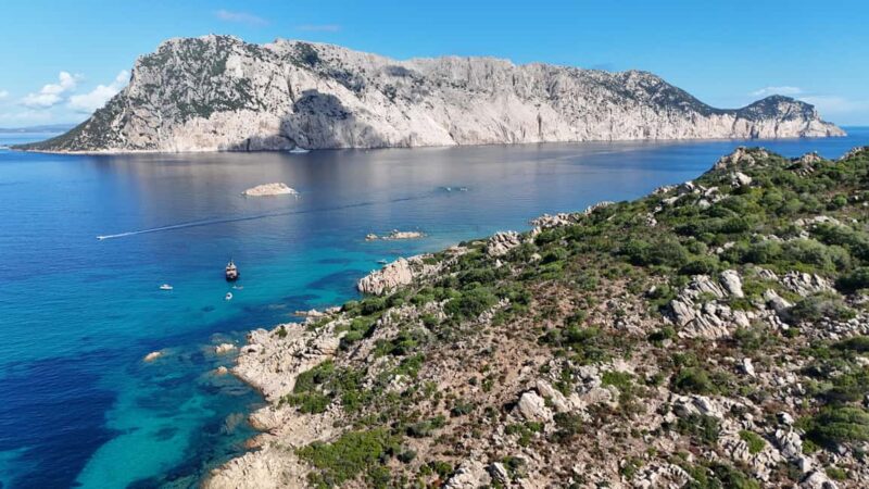 From San Teodoro: Tavolara Archipelago Dinghy Grand Tour - Snorkeling and Natural Pools at Molara Island