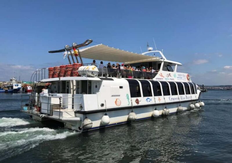 From Santiago: Rías Baixas Tour with boat trip and winery - Exploring Galicia’s Coastal Towns and Villages