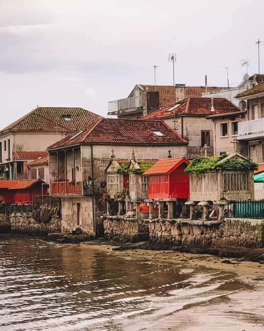 From Santiago: Rías Baixas Tour with boat trip and winery - Discovering Combarro’s Historic Charm