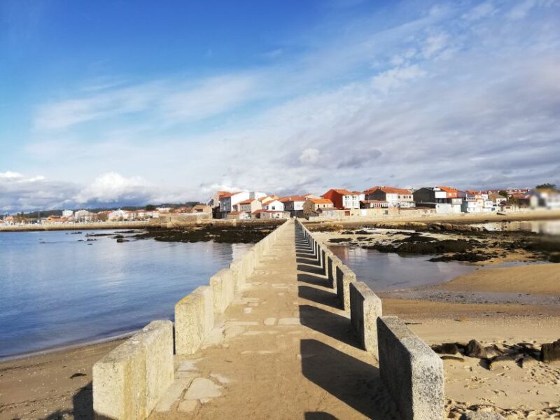 From Santiago: Tour Rias Baixas, Isla de Arousa y Combarro - Final Stop in the Picturesque Town of Combarro