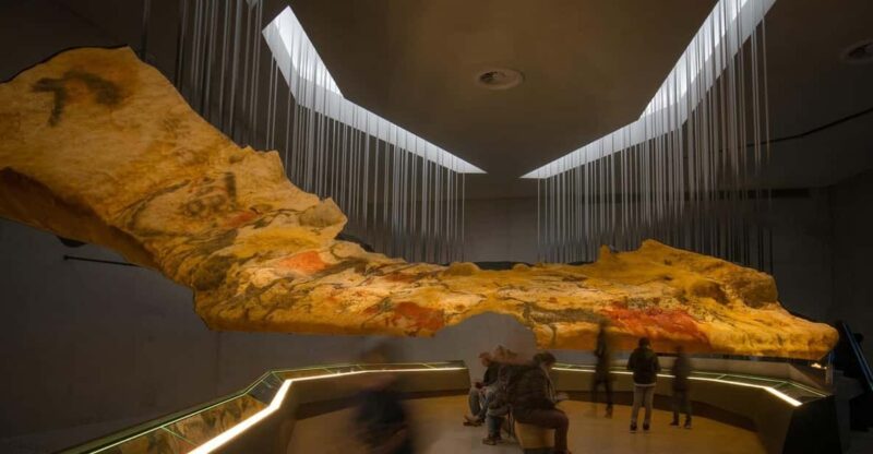 From Sarlat-la-Canéda: Lascaux IV and Cave Art Full-Day Tour - Visiting Les Eyzies de Tayac and the Prehistory Museum