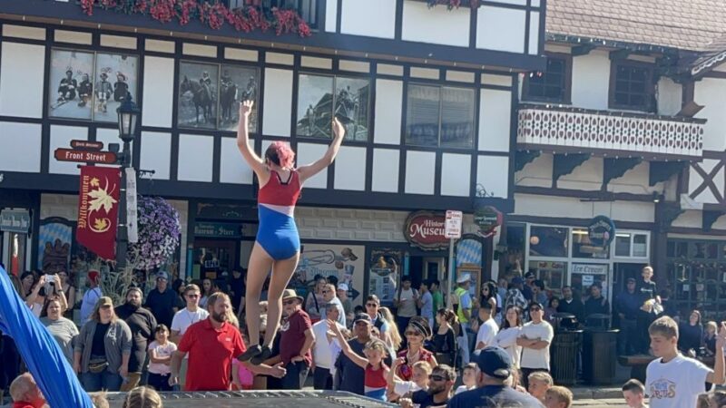 From Seattle/Kirkland/Bellevue: Leavenworth Exclusive Tour - Scenic Drive Through the Cascade Mountains and Lake Washington