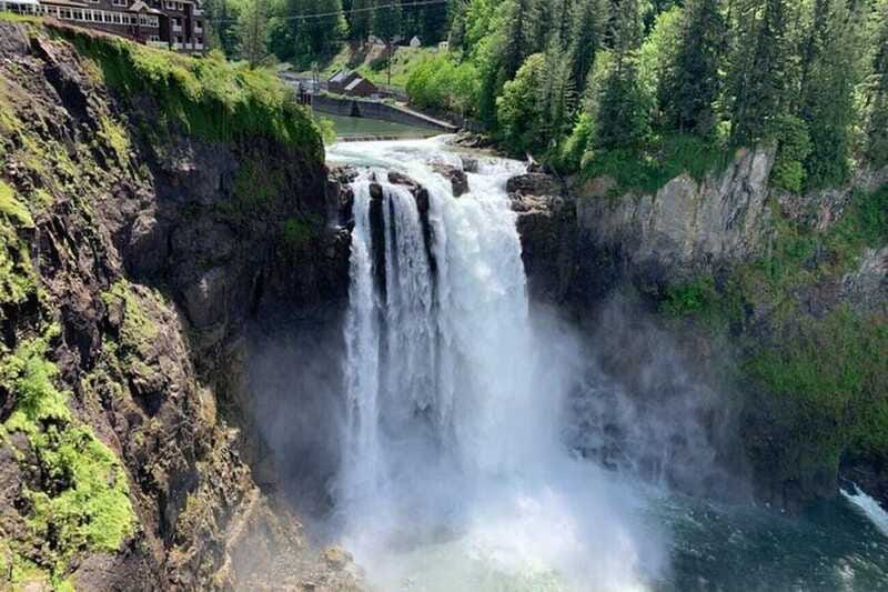 From Seattle: Pacific Northwest Waterfalls & Hiking Tour - The Quality of Guides and Tour Experience