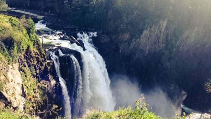 From Seattle: Snoqualmie Falls & Woodinville Wine Tasting - The Guides: Knowledge and Personalities