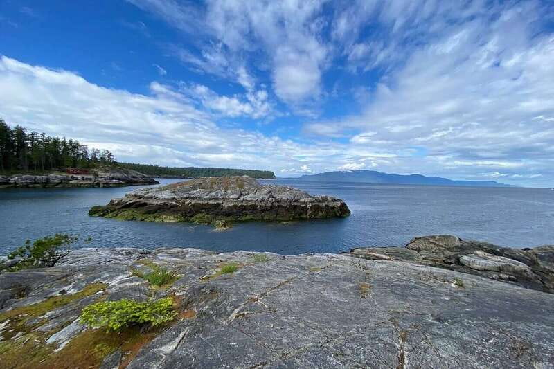 From Sechelt or Langdale: Sunshine Coast Tour and Hike - Exploring Gibson Landing: Boutique Shops and Local Flavor