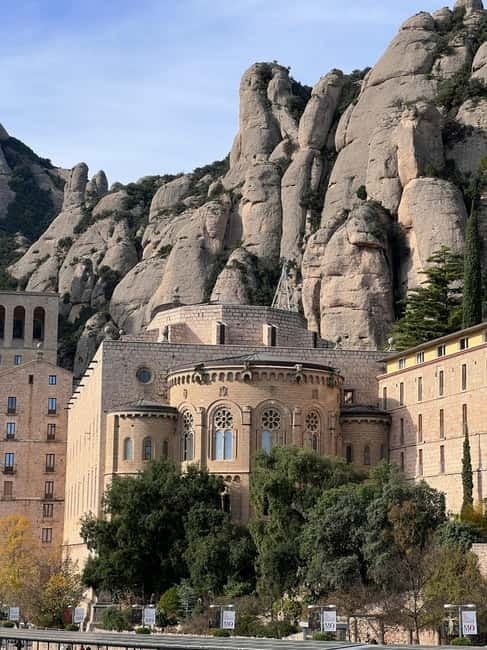 From Sitges: Montserrat, Lunch and Winery with Hotel Pick Up - Savoring a Traditional Catalan Lunch with Bottomless Wine