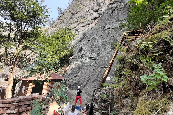 From Skopje: Matka Canyon, Painted Mosque&Arabati Baba Tekke - Exploring the Painted Mosque in Tetovo