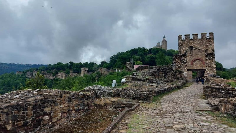 From Sofia: Veliko Tarnovo and Arbanasi Tour with Transfer - The Quality of Guides and Overall Experience