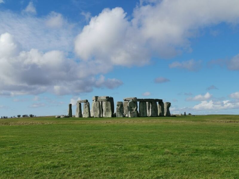 From Southampton: Stonehenge and Bath Guided Day Trip - The Mysteries of Stonehenge and Its Ancient Significance