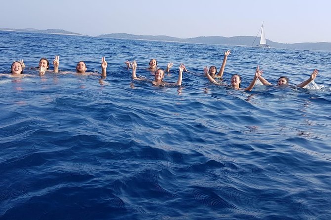 From Split: Half-Day Blue Lagoon and 3 Islands Boat Tour - Discovering Maslinica on Solta Island