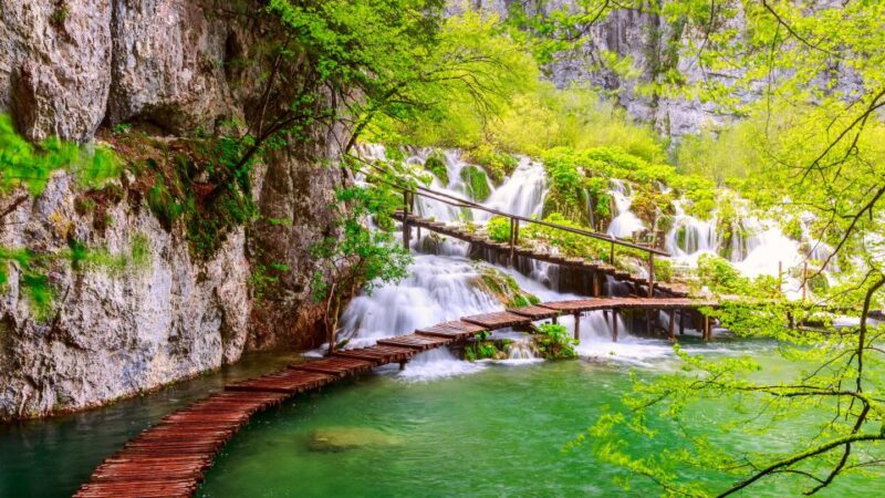 From Split: Transfer to Zagreb with Stop at Plitvice Lakes - Exploring Plitvice Lakes National Park with a Licensed Guide