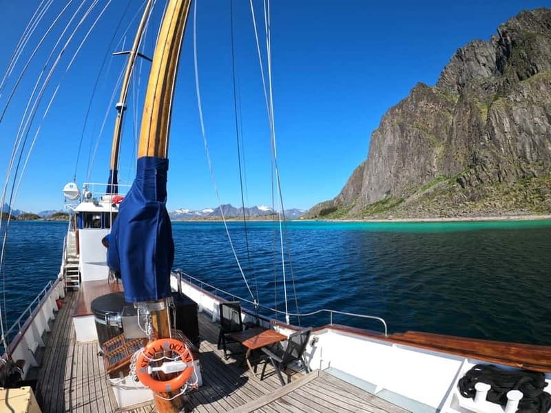 From Svolvær: Private Midnight Sun Yacht Cruise in Lofoten - Wildlife Sightings and Scenic Highlights in Vestfjord