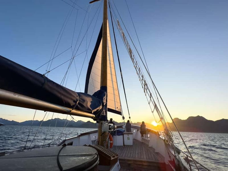 From Svolvær: Private Midnight Sun Yacht Cruise in Lofoten - Comfort and Personalization on the Yacht