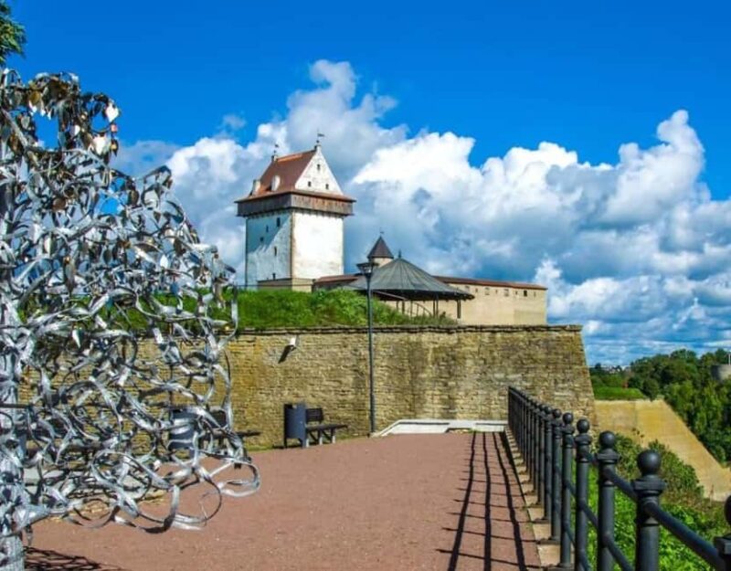 From Tallinn: Narva and Narva-Jõesuu Day Trip with Guide - Exploring Narva-Jõesuu’s Seaside Charm and Historical Past