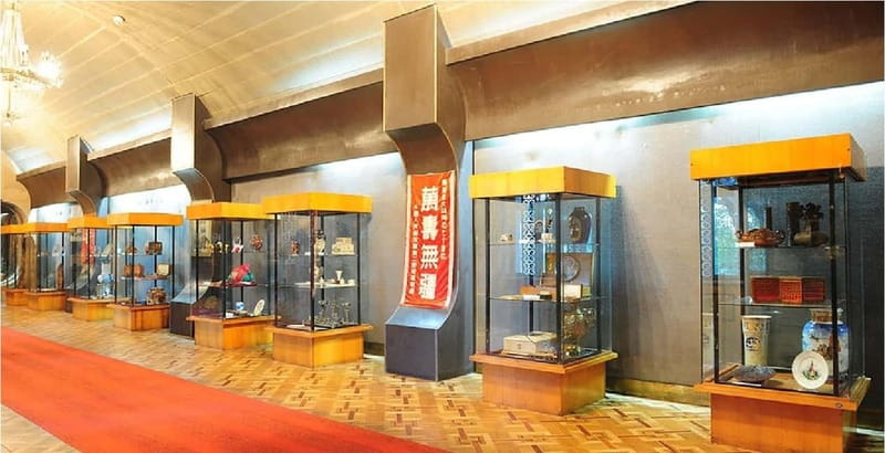 From Tbilisi: Gori and Uplistsikhe Group Tour - Uplistsikhe: Iron Age Cave Town