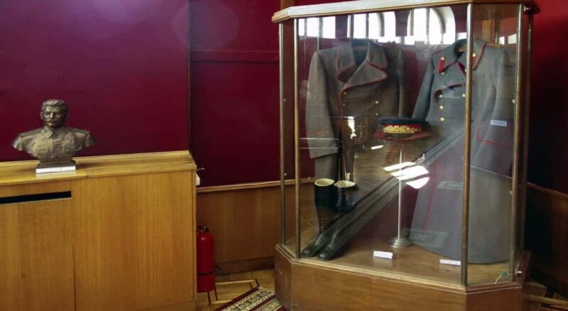 From Tbilisi: Mtskheta, Gori, and Uplistsikhe Day Trip - Visiting Svetitskhoveli Cathedral as the Final Stop