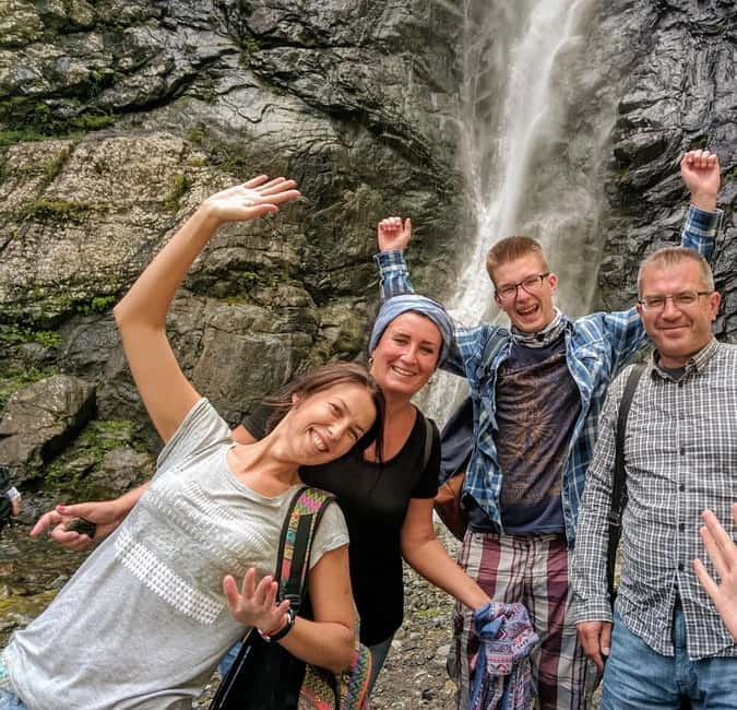 From Tbilisi: The Best of Kazbegi and Gudauri Mountains - Sampling Traditional Khinkali Dumplings at a Local Restaurant