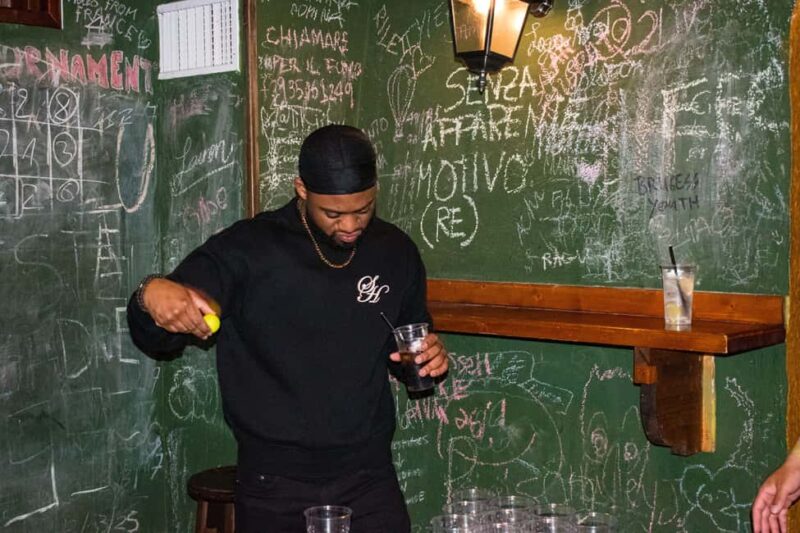 From the center of Florence: Bar and nightclub tour of the city. - A Break with Local Snacks and Food Tasting