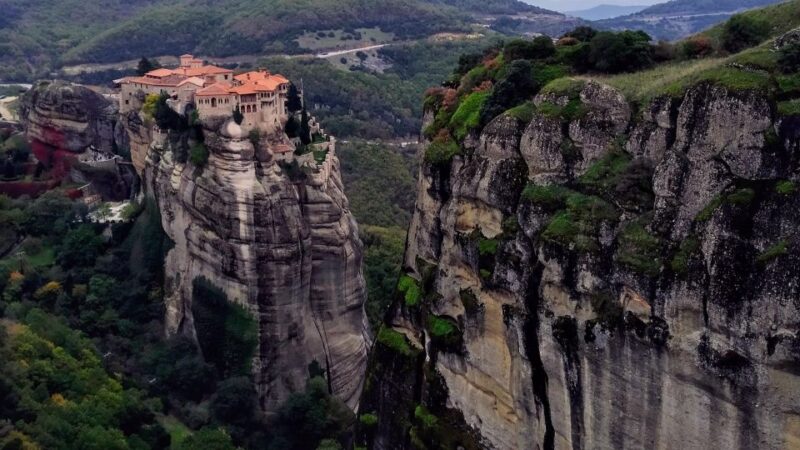 From Thessaloniki: Meteora Small Group Day Trip - Refreshment Break in Kalambaka Town