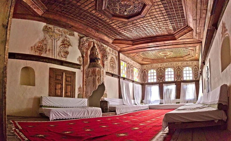 From Tirana: Full-Day Trip to the UNESCO-Listed Gjirokastra - Visiting the Best-Preserved Historic House