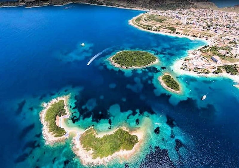 From Tirana: Saranda Blue Eye, Ksamil Islands with Boat Tour - Visiting Ksamil Islands and White Sandy Beaches