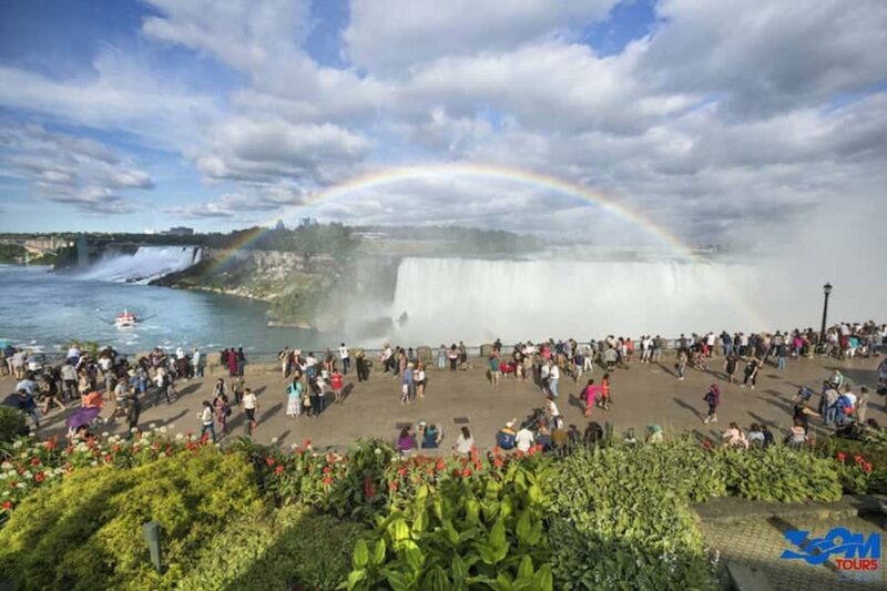 From Toronto: Niagara Falls Day Tour with Boat Cruise - The Tour Guides: Knowledge and Personality