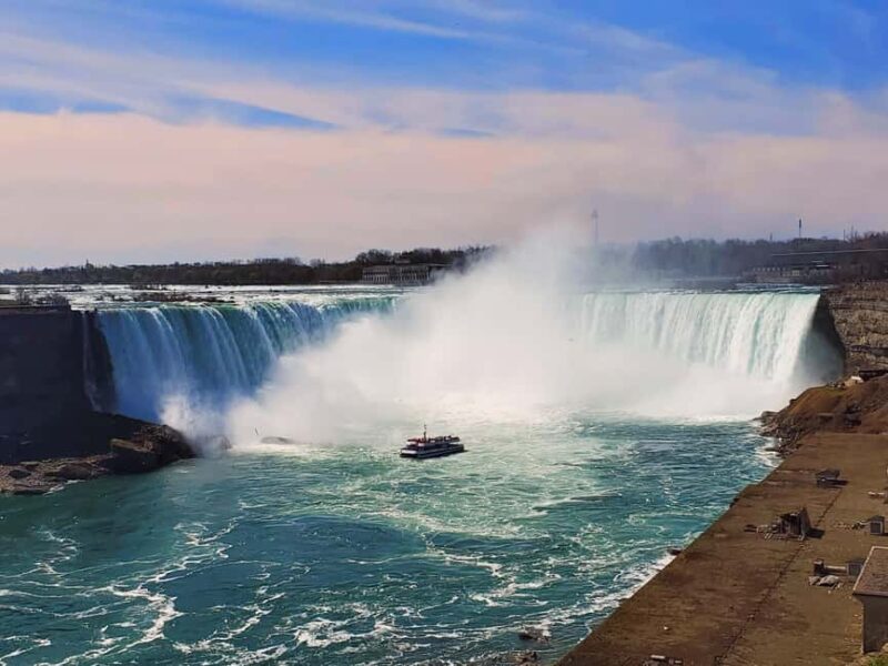 From Toronto Small-Group 7 Guests Max - Includes Boat Cruise - Scenic Drive from Toronto to Niagara Parks
