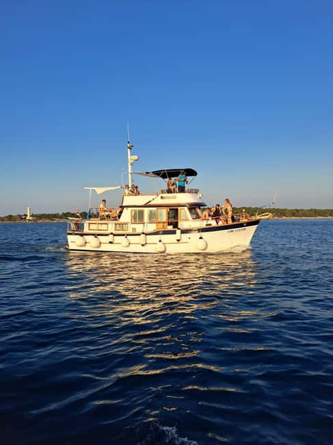From Umag: Boat Tour to Savudrija with Swimming and Dolphins - Discover the Scenic Boat Trip from Umag to Savudrija with Dolphins and Sunset