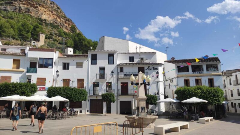 From Valencia: Excursion to Chulilla + hike and kayak tour on the lake - Explore the Charms of Chulilla and Its Spectacular Gorge