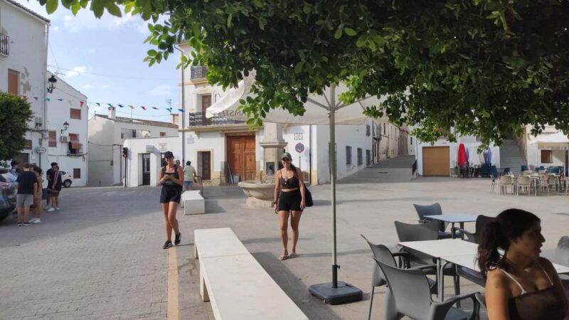 From Valencia: Excursion to Chulilla + hike and kayak tour on the lake - Discover Chulilla’s Historic Streets and Fortress Ruins