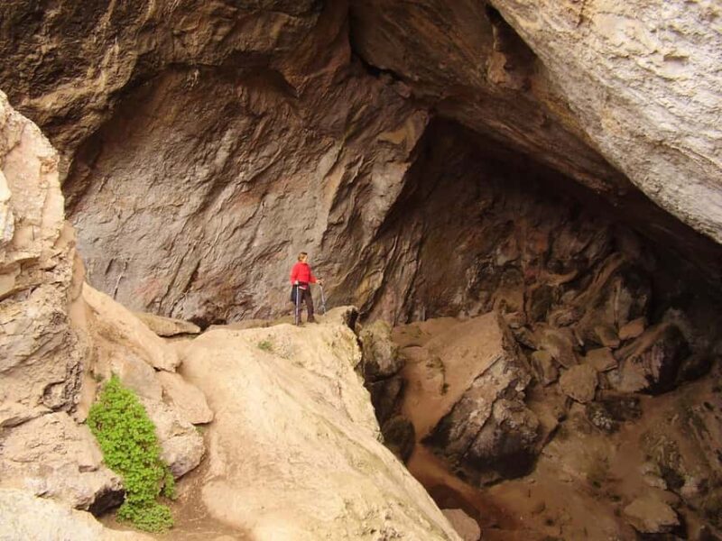 From Valencia: Montanejos Hiking Tour & Thermal Pools - Scenic Drive into Montanejos’s Mountain Landscape