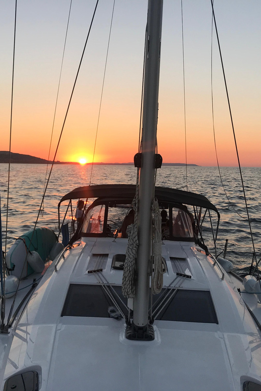 From Valletta: Romantic Sunset Cruise on a Sailing Yacht - Practical Details: Meeting Point and Group Size