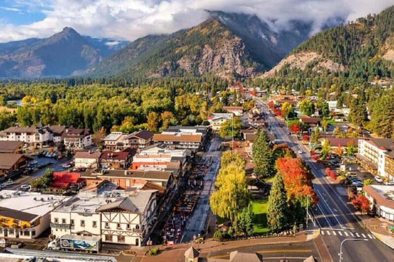 From Vancouver: Leavenworth & Premium Outlets 2-Day Tour - Discovering Leavenworths German Charm and Holiday Festivities