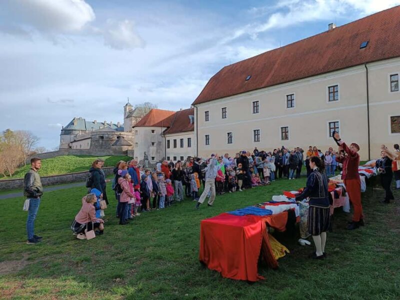 From Vienna: Bratislava & Countryside Guided Half Day Tour - Authentic Slovak Food at a Countryside Farm