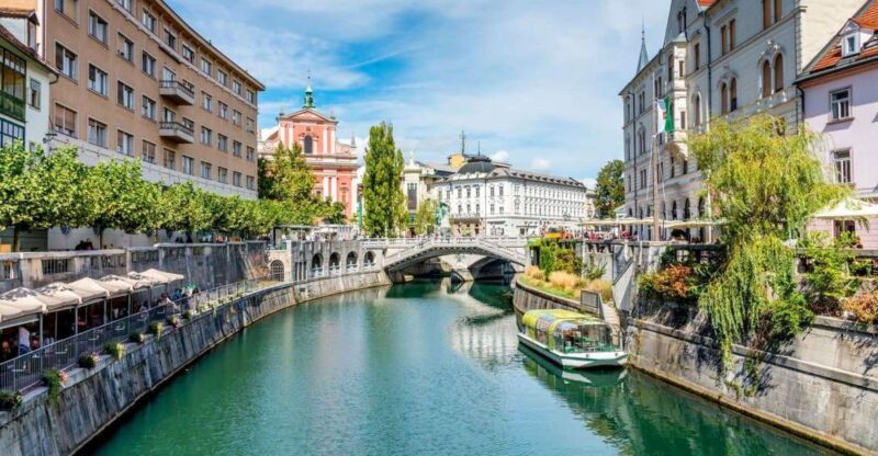 From Vienna: Private Day Tour of Ljubljana and Lake Bled - From Vienna to Slovenia in Comfort and Style
