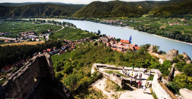 From Vienna: Wachau Valley Day Tour with Wine Tasting - Discover the Wachau Valley’s Scenic Beauty from Vienna