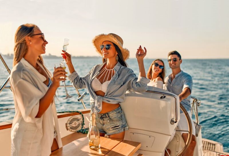 From Vilamoura: Sunset Catamaran Experience - The Best Audience for the Sunset Catamaran Experience