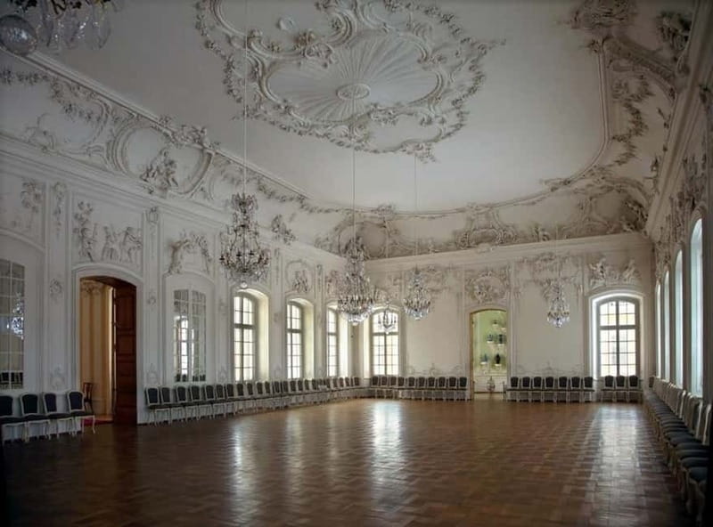 From Vilnius: Private Transfer to Riga with Sightseeing - Exploring Rundale Palace’s Gardens and Architecture