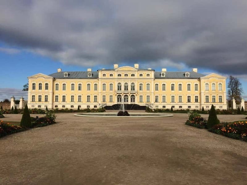 From Vilnius to Riga with Sightseeing Stops Top Private Tour - Exploring The Hill of Crosses: Lithuania’s Religious Landmark