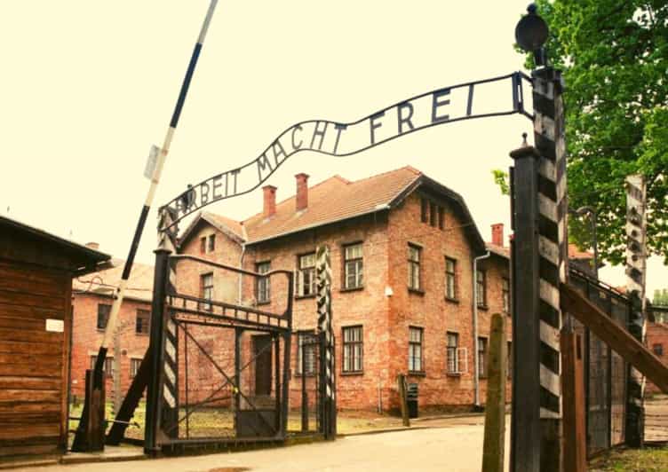 From Warsaw: Auschwitz Day Tour by Private Car with Lunch - Convenient Departure from Warsaw in a Private Car