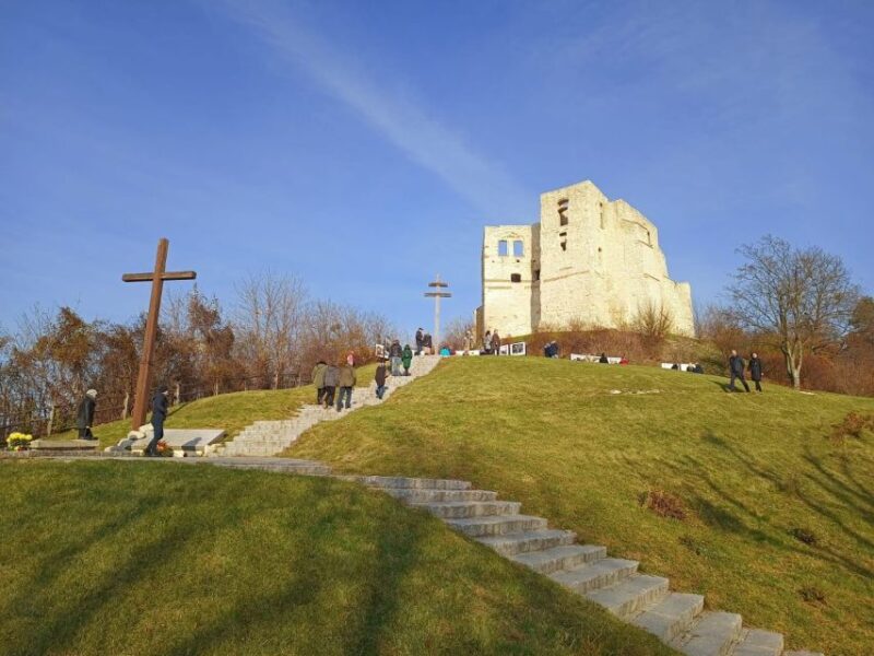 From Warsaw: Kazimierz Dolny Art Town Full-Day Private Tour - Climbing Three Crosses Hill for Panorama and Reflection
