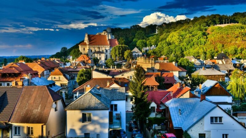 From Warsaw: Kazimierz Dolny Art Town Full-Day Private Tour - Tasting Kazimierz’s Famous Bread Roosters