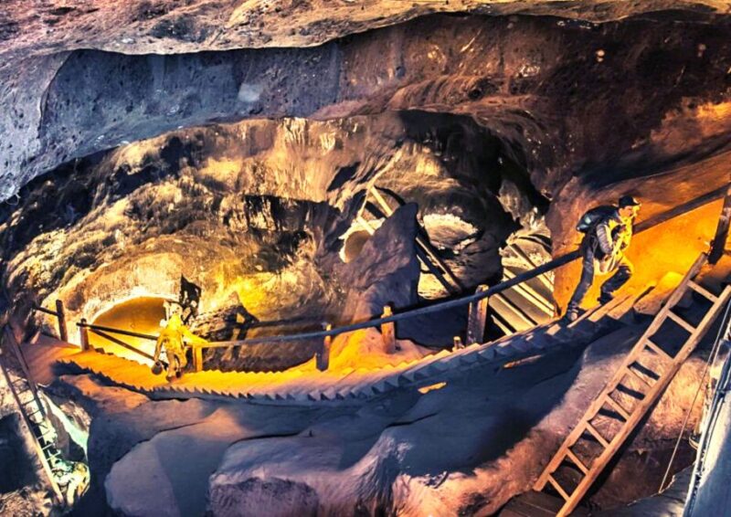 From Warsaw: Krakow & Wieliczka Small Group Tour with Lunch - Discover the Highlights of Krakow and Wieliczka Salt Mine from Warsaw