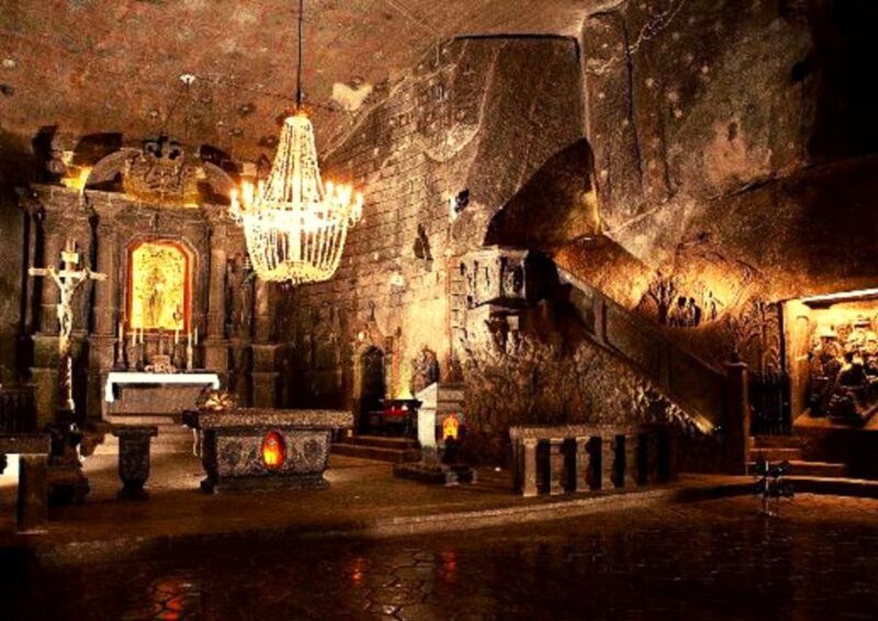 From Warsaw: Krakow & Wieliczka Small Group Tour with Lunch - Exploring Krakow’s Old Town and Wawel Hill