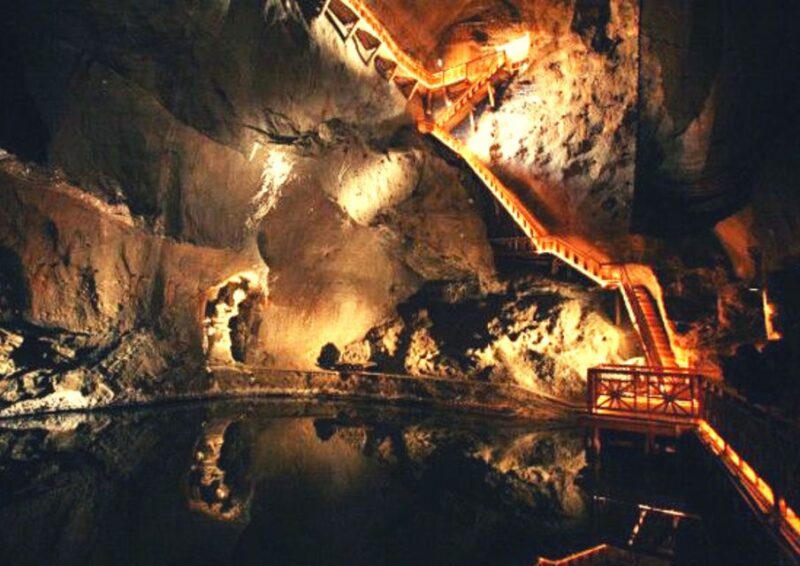 From Warsaw: Krakow & Wieliczka Small Group Tour with Lunch - Return Journey to Warsaw